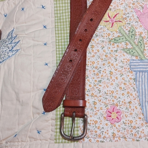 Gorgeous Tooled Leather Belt▪︎Antiqued Silver Buckle - Picture 8 of 14